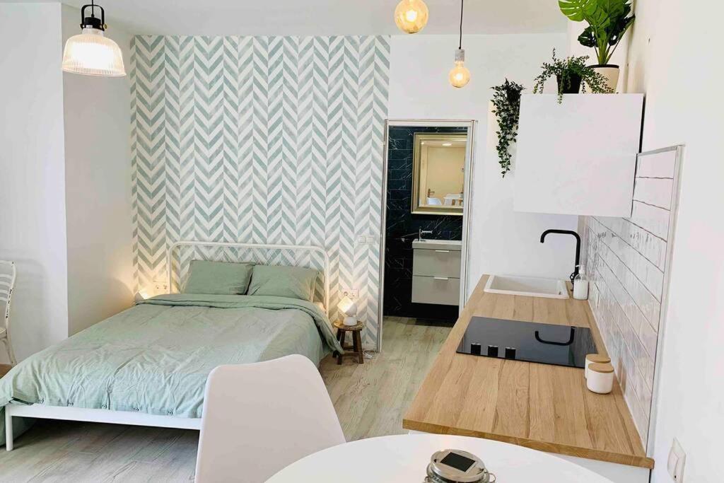 Roof Top Luxury City Center Apartment By Namaste Elite ตอร์เรโมลิโนส ภายนอก รูปภาพ
